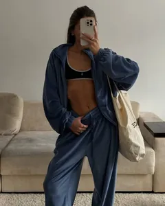 Casual women's 2-piece tracksuit set with zip-up hoodie and matching sweatpants.