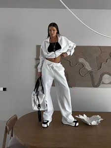 Ensemble de survêtement blanc 2 pièces pour femme avec veste zippée et pantalon de jogging