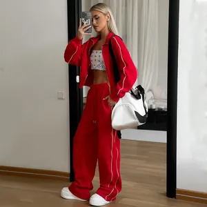 Ensemble de survêtement rouge deux pièces pour femmes avec veste zippée et pantalon large