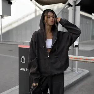 Conjunto casual de estilo callejero con sudadera con capucha y pantalón ancho gris oscuro