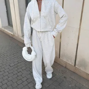 Survêtement gris décontracté deux pièces avec sweat à capuche et pantalon de jogging