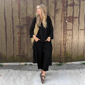 Elegant black long-sleeve casual blazer and trouser two-piece set for women fashion.