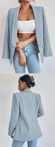 Vista frontal y trasera de un elegante blazer azul claro para mujer estilo oficina