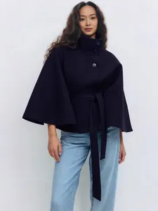 Elegante marineblauwe wollen capejas met opstaande kraag en riem voor dames trend
