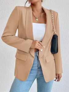 Elegante blazer para mujer en color camello con un diseño minimalista de corte entallado chic