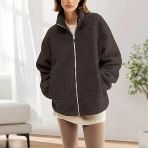 Chaqueta de forro polar tipo peluche oversize con cremallera y bolsillos marrón café