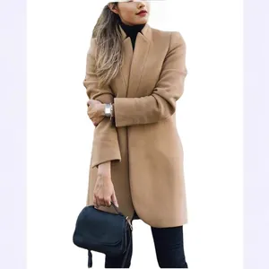 Eleganter kamelfarbener Wollmantel mit Stehkragen für Damen im klassischen Herbst-Winter-Stil