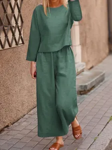 Detailed view of women's loose two-piece linen set in green for casual street style