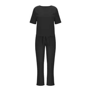 Detailansicht eines schwarzen Sommer-Sets aus Baumwollleinen mit Oberteil und weiter Hose
