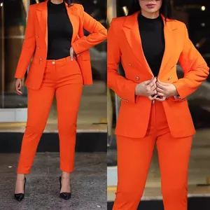 Elegante traje de dos piezas naranja para mujer con chaqueta y pantalón de oficina