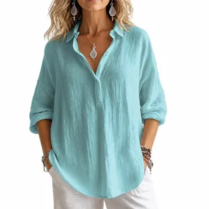 Vista detallada de camisa de lino verde menta para mujer con un corte muy holgado.