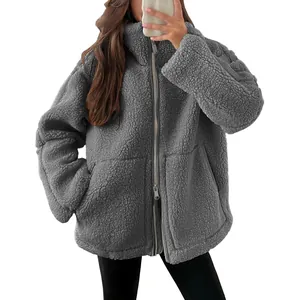 Oversized grijze sherpa fleece jas met een hoge kraag en een handige dubbele ritssluiting