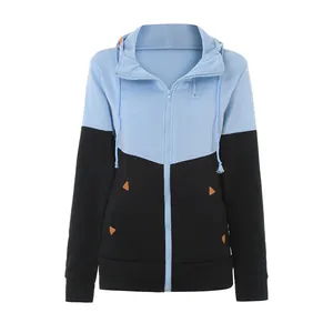 Vista frontale di una felpa con cappuccio da donna bicolore blu e nero con zip.