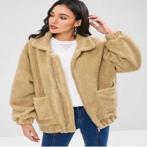 Giacca teddy in peluche color cammello con cerniera lampo e ampie tasche laterali per donne casual