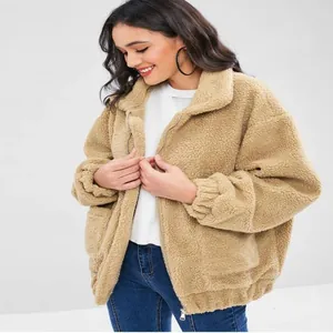 Giacca calda in pile teddy kaki da donna con zip, tasche laterali e collo alto
