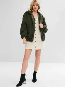 Elegante giacca in pile teddy verde oliva oversize con cerniera e con tasche