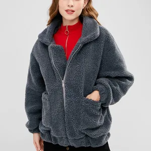 Giacca in pile teddy grigio scuro con maniche lunghe, cerniera e pratiche tasche