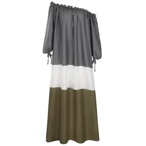 Détail de la robe longue à épaules dénudées avec sections grises, blanches et vert olive