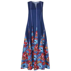 Detailansicht eines ärmellosen Sommer-Maxikleids mit Vintage-Blumendruck in Marineblau