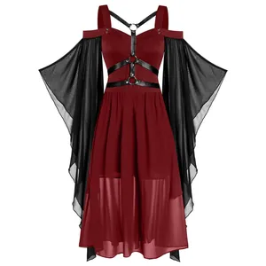 Elegante vestido gótico burdeos con hombros descubiertos, mangas acampanadas y arnés de cuero negro