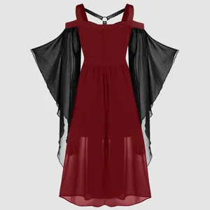 Vestido largo gótico burdeos con mangas acampanadas de malla negra y detalle de anillo