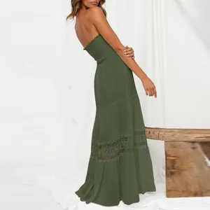 Élégante robe longue bohème bustier vert olive avec de fins détails en dentelle sur l'ourlet