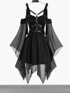Vestido gótico negro con mangas de campana, dobladillo irregular y detalle de arnés