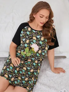 Comfortable plus size floral print short sleeve nightdress with a loose casual fit