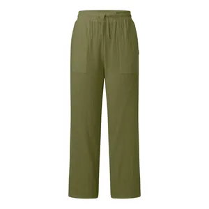 Vorderansicht olivgrüne weite Freizeithose mit Kordelzug am elastischen Bund und Taschen.