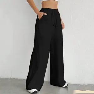 Detailansicht der schwarzen Damen-Freizeithose mit weitem Bein und elastischem Kordelzug