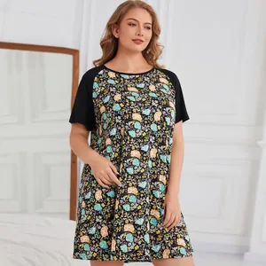 Plus-size floral short-sleeved nightgown for women, loose summer leisure loungewear.
