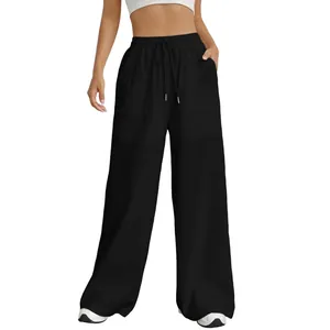 Detailansicht der schwarzen Damen-Freizeithose mit Kordelzug und weitem Bein