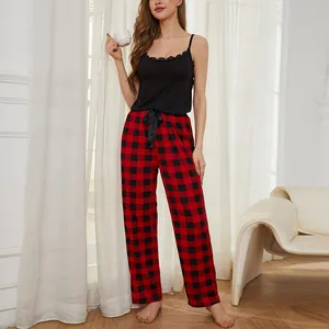 Conjunto de pijama de dos piezas para mujer con top de encaje y pantalón de cuadros.