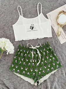 Vista dettagliata del set pigiama da donna con canotta panda bianca e pantaloncini verdi