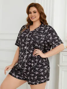 Plus-size pajama set with short sleeves and shorts featuring a charming pink bow pattern.