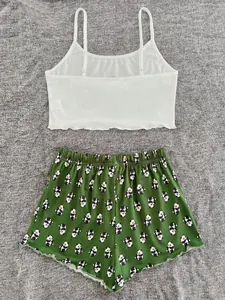 Comodo pigiama da donna in due pezzi con top bianco e pantaloncini con stampa panda verde.