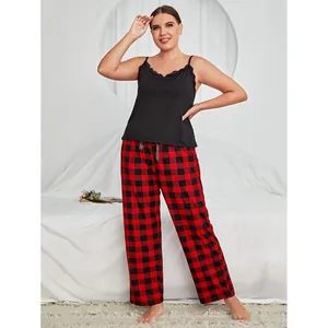 Ensemble pyjama grande taille pour femme avec caraco en dentelle noire et pantalon à carreaux