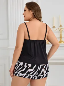 Detailweergave van een zwart plus size hemdje en zebra print pyjama shorts
