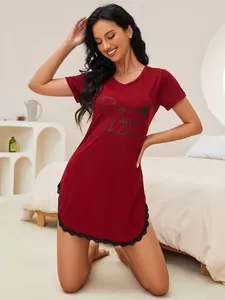 Sexy V-neck short sleeve nightgown in burgundy with lace trim and star print