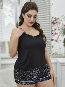 Grote maten zomer pyjama set met zwart kant afgezet hemdje en luipaard print short