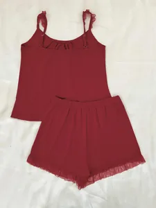 Ensemble pyjama d'été rouge bordeaux pour femme avec top à dentelle et short assorti