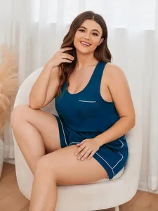 Übergröße Schlafanzug-Set in Dunkelblau mit Tanktop und Shorts und weißer Paspel