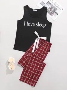 Γυναικείο σετ πυτζάμας με μαύρο τοπ 'I love sleep' και κόκκινο καρό παντελόνι για το σπίτι