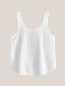 Schoon vooraanzicht van een minimalistische witte mouwloze katoenen tanktop voor dames