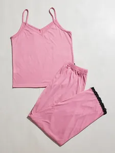 Set pigiama rosa due pezzi con canotta e pantaloni lunghi con bordo in pizzo elegante