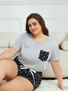 Conjunto de pijama de dos piezas de talla grande con bolsillo con estampado de corazones