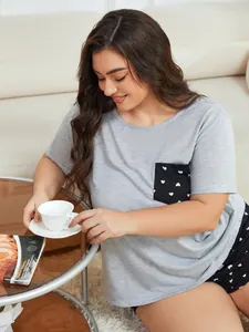 Pijama de mujer de talla grande en gris y negro con corazones para noches relajadas de verano