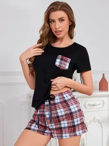 Conjunto de pijama de cuadros para mujer con top negro de manga corta y pantalón