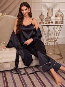 Ensemble de pyjama 3 pièces en satin noir avec peignoir, caraco et pantalon