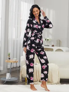 Elegante set pigiama nero a fiori con vestaglia a maniche lunghe e pantaloni comodi